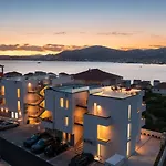 Dreams With Pool, Private Terrace, Sea View, Jacuzzi Τρογκίρ