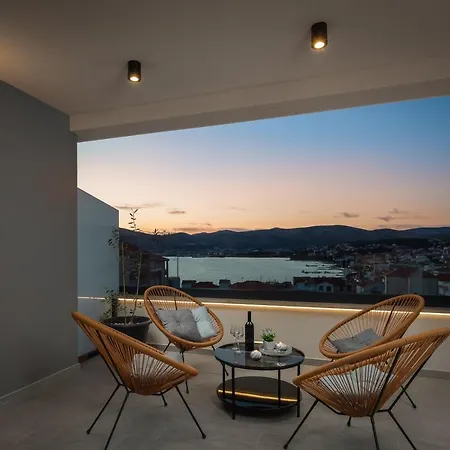 Luxury Dreams In Okrug With Swimming Pool, Sea View, Wifi, Parking Apartament *