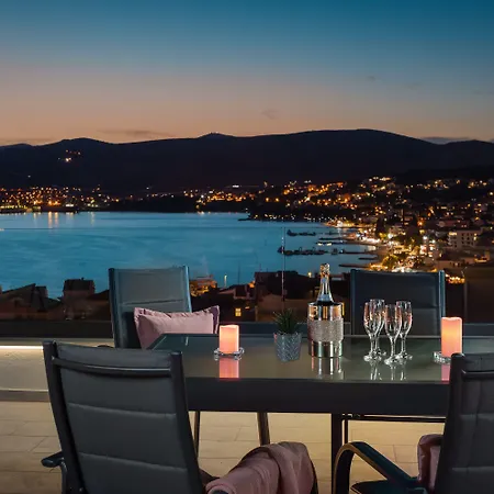 Dreams With Pool, Private Terrace, Sea View, Jacuzzi 아파트 트로기르
