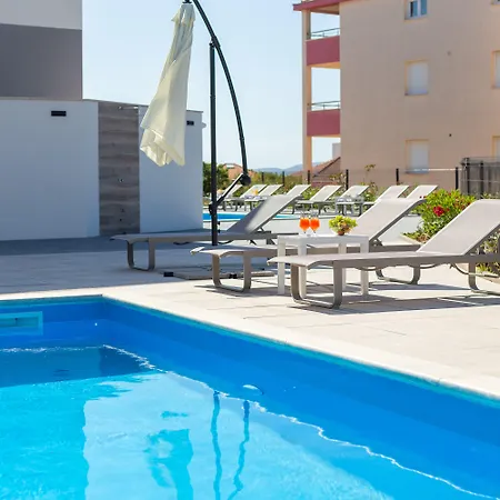Dreams With Pool, Private Terrace, Sea View, Jacuzzi 아파트 트로기르