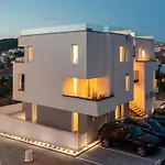 Dreams With Pool, Private Terrace, Sea View, Jacuzzi Apartment
