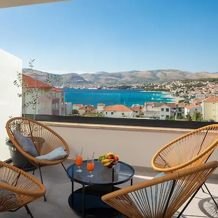 Appartement Luxury Dreams In Okrug With Swimming Pool, Sea View, Wifi, Parking