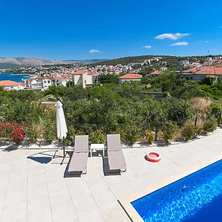 Luxury Dreams In Okrug With Swimming Pool, Sea View, Wifi, Parking Appartement Trogir