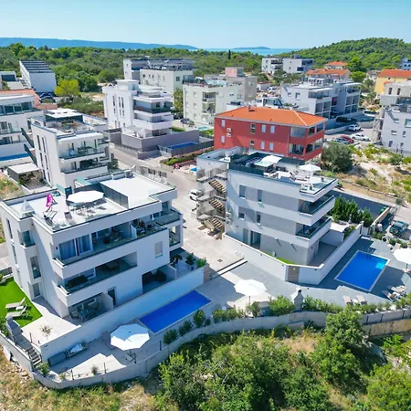 Luxury Dreams In Okrug With Swimming Pool, Sea View, Wifi, Parking Appartement Trogir