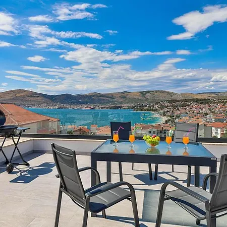 Appartement Luxury Penthouse Pool, Private Terrace, Sea View, Jacuzzi Trogir