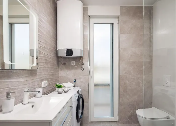 Dreams With Pool, Private Terrace, Sea View, Jacuzzi טרוגיר