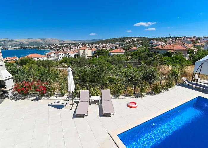 Villa Dreams With Pool, Private Terrace, Sea View, Jacuzzi Apartman Trogir